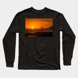 Sunset Over Glasshouse Mountains Long Sleeve T-Shirt